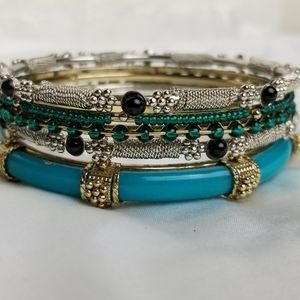 Set of 5 hoop bracelets